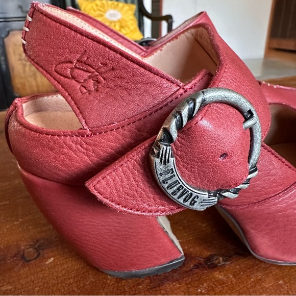 Fluevog Prepare Guide Platform Mary Jane Heel in Tomato 🍅 - Picture 5 of 16